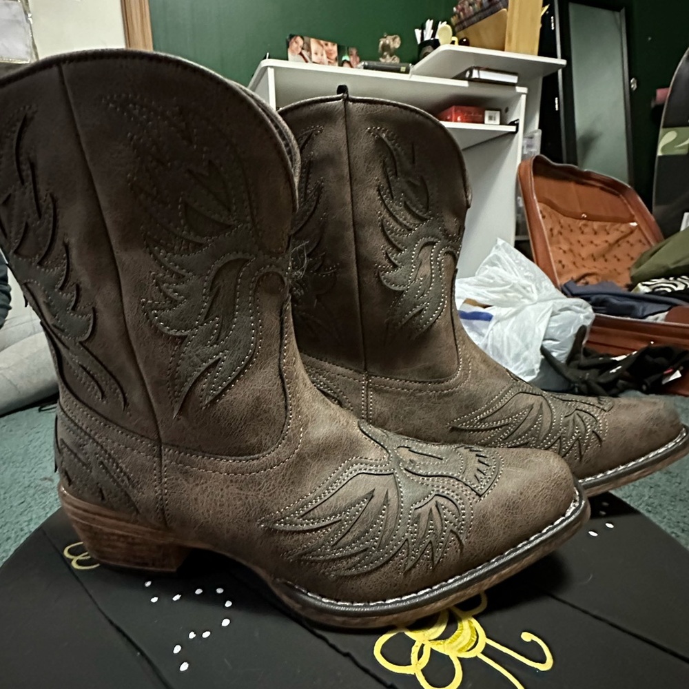 Roper Boots size 9 never worn